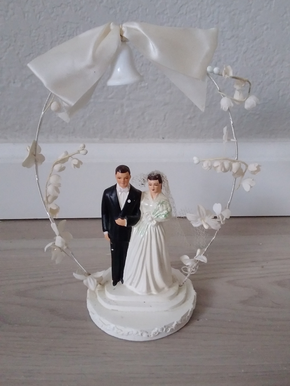 Vintage 1950 Cake Topper Wedding Bride Groom Chalkware Couple Decor